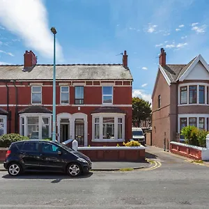 Comfortable In Near Sea Apartment Blackpool